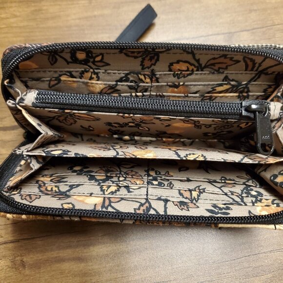 Donna Sharp Quilted Patchwork Zip Wallet Womens Brown/Black - Picture 4 of 4